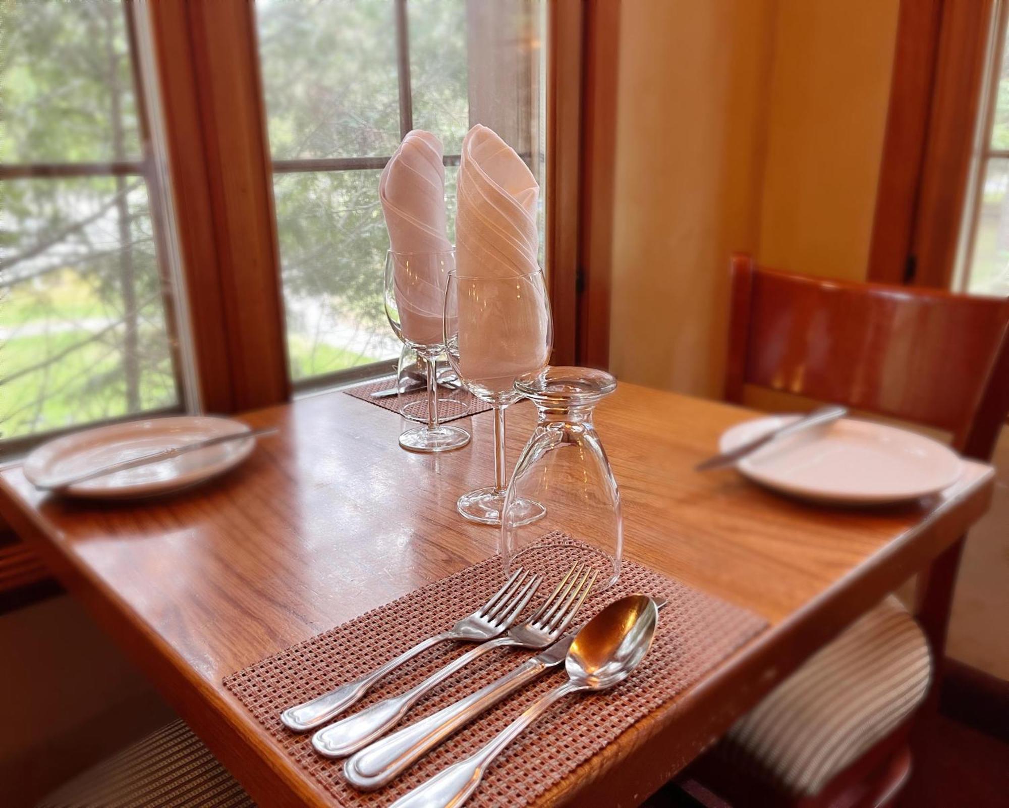 Auberge Alpine Inn Sainte-Adele Ngoại thất bức ảnh