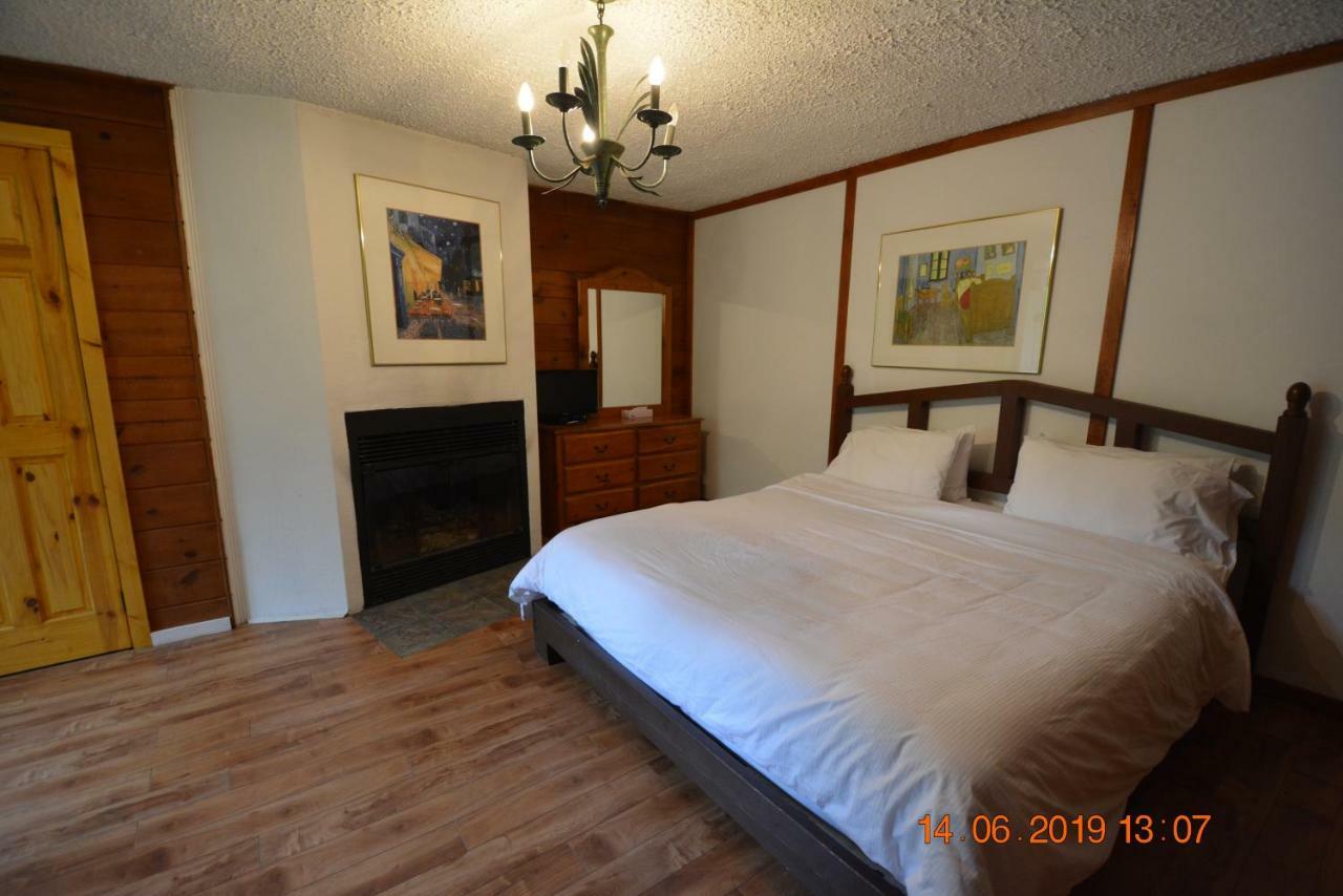 Auberge Alpine Inn Sainte-Adele Ngoại thất bức ảnh