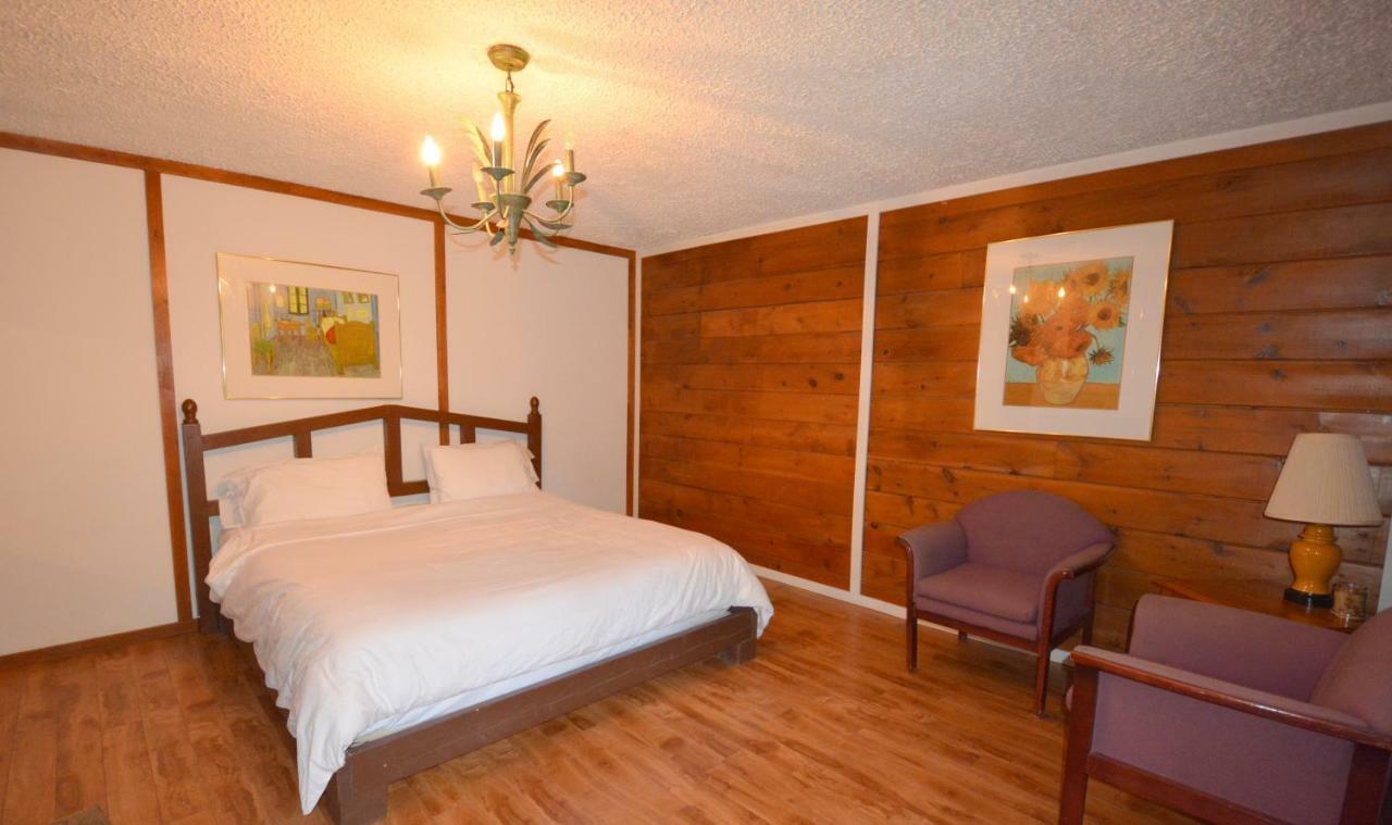 Auberge Alpine Inn Sainte-Adele Ngoại thất bức ảnh