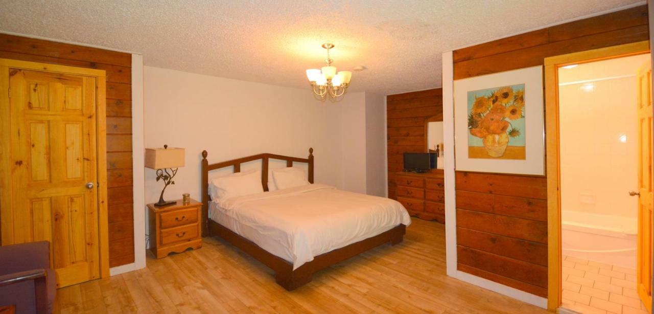 Auberge Alpine Inn Sainte-Adele Ngoại thất bức ảnh